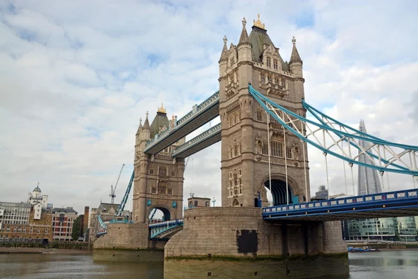 London Bridge from the North Bank of the Thames River, Londres — Fotografia de Stock