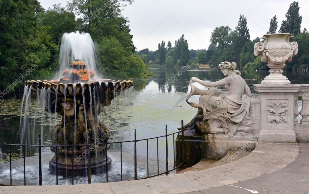 Italian Gardens & Serpentine, Hyde Park, London Stock Editorial Photo