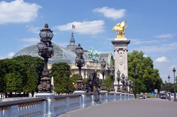 Pont Alexandre III Bridge and Grand Palace, Paris França . — Fotografia de Stock