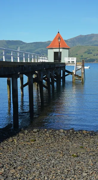 Vista do retrato de Akaroa Pier, Nova Zelândia — Fotografia de Stock