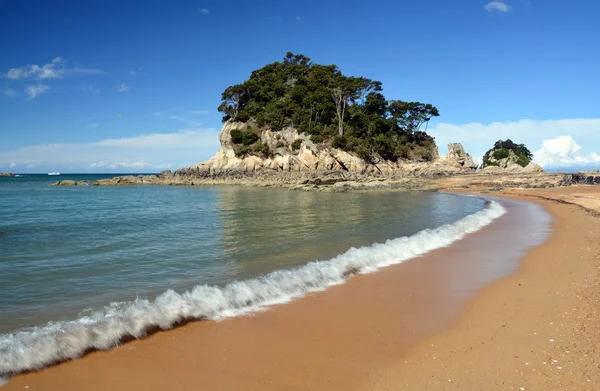 Golden sands & stranden vid kaiteriteri, Nya Zeeland. — Stockfoto