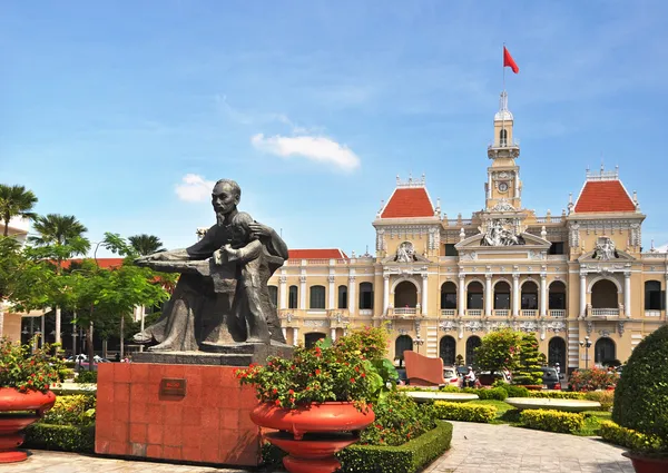 Uncle Ho, Peoples' Committee Building, Vietnam — Stock Photo, Image