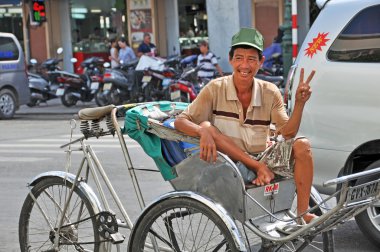ben tanh mutlu cyclo şoföre ho chi minh city market