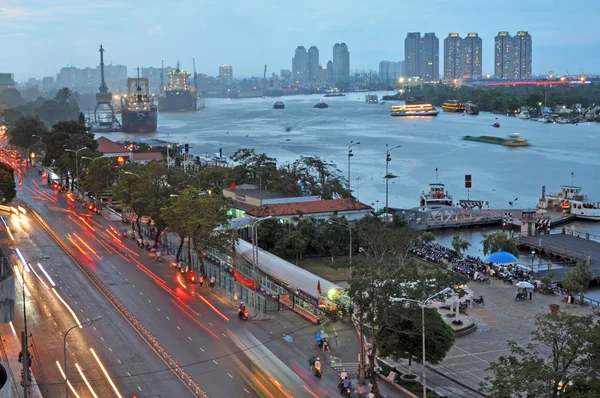 在越南胡志明市的傍晚交通. — 图库照片