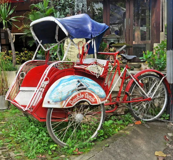 Bali dili bisiklet tuk tuk veya cyclo — Stok fotoğraf