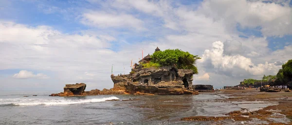 Tanah Lot Temple Panorama, Bali Indonésia — Fotografia de Stock