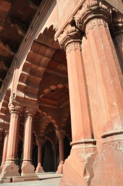 delhi, Hindistan'ın kırmızı kalede sütunlar