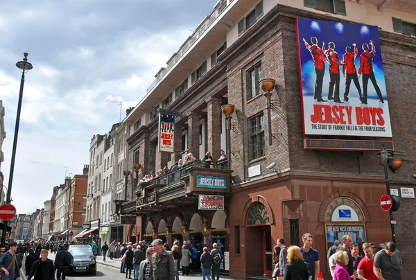 west end, Londra isabet jersey boys big