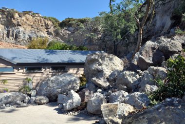 redcliff evi - şanslı deprem kaçış