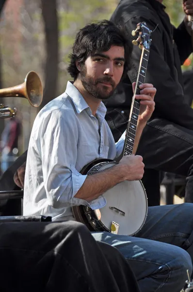 Banjo Man Plays на площади Вашингтон, Нью-Йорк, США — стоковое фото