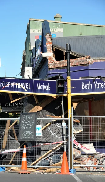 Agencia de viajes tienda destruida por terremoto, Christchurch . — Foto de Stock