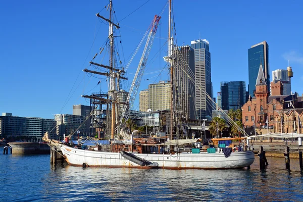 Segelfartyg på circular quay, sydney — Stockfoto