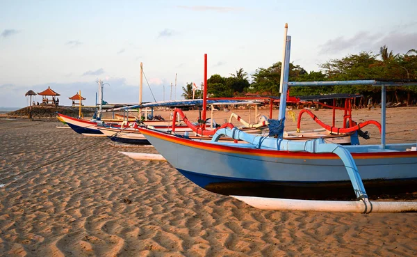 Sanur Beach Barche Con Bassa Marea Mattino Presto Bali Indonesia — Foto Stock