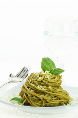 Pesto soslu spagetti.