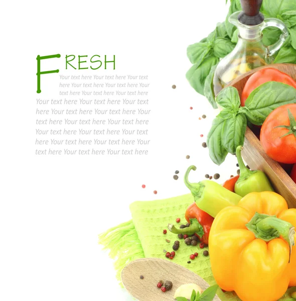 Frisches Gemüse auf weißem Hintergrund mit Kopierfläche — Stockfoto