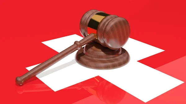 Молоток на флаге Швейцарии — стоковое фото