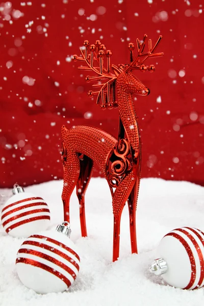 在雪地上圣诞鹿 — 图库照片