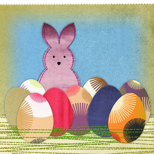 Velikonoční zajíček a barevné vejce — Stock fotografie