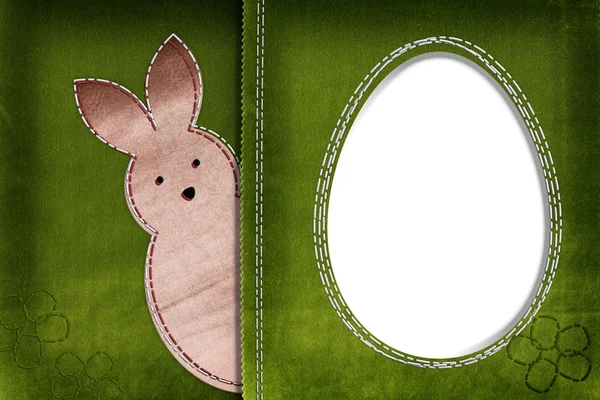 Velikonoční zajíček na textilní pozadí s prostorem pro váš text — Stock fotografie
