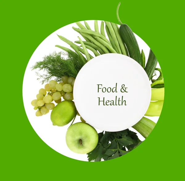 Placa blanca con frutas y verduras verdes a su alrededor — Foto de Stock