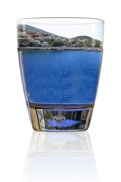 Glass of vacation. Greek island in a glass of water — Stock Photo, Image