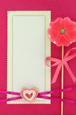 çiçek-kalp lolipop ve kağıt tebrik kartı