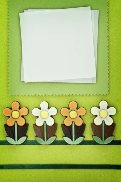 Czekolada kwiat i papier pozdrowienie — Zdjęcie stockowe