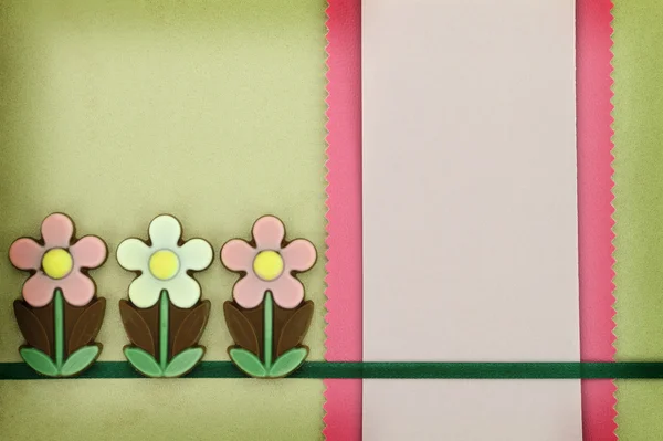 Flores de chocolate y tarjeta de felicitación de papel —  Fotos de Stock