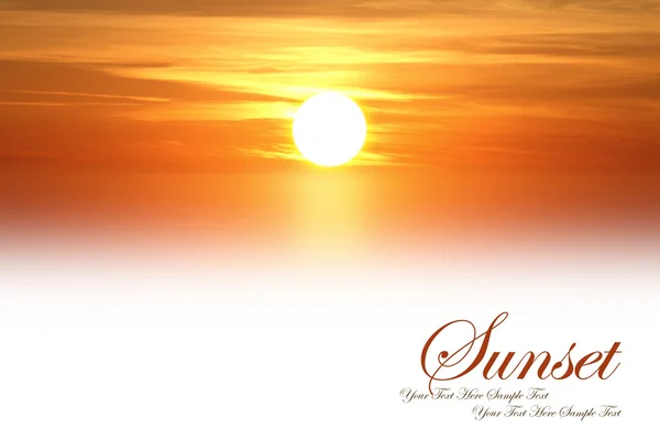 Belo pôr do sol isolado no fundo branco — Fotografia de Stock