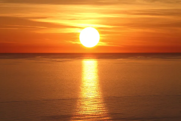 海面上美丽的落日景象 — 图库照片