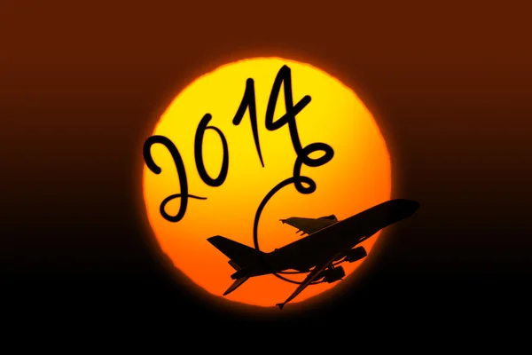 Nieuwe jaar 2014 tekening per vliegtuig op de zonsondergang — Stockfoto