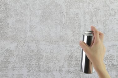 grafiti sprey holding insan eli boş beton duvarı olabilir