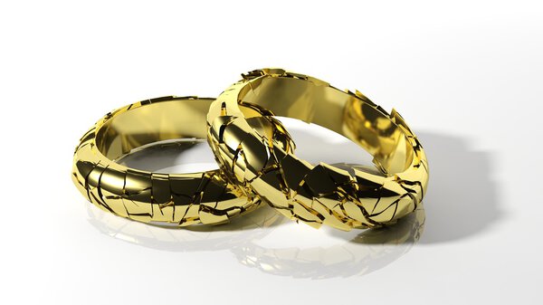 Разбитое золотое обручальное кольцо

