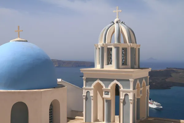 그리스에서 산토리니의 고전 교회 섬 돔 — 스톡 사진