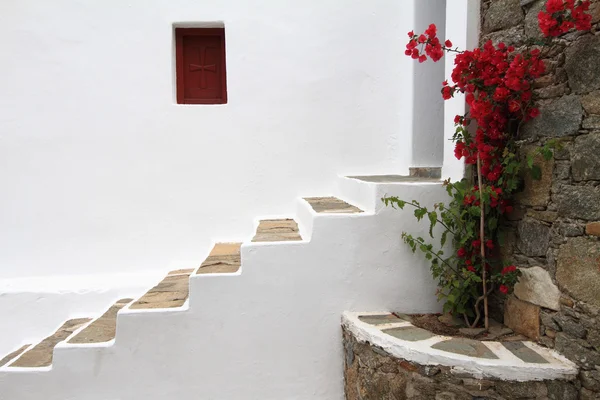 Escalera de la iglesia típica de la isla de Mykonos — Foto de Stock
