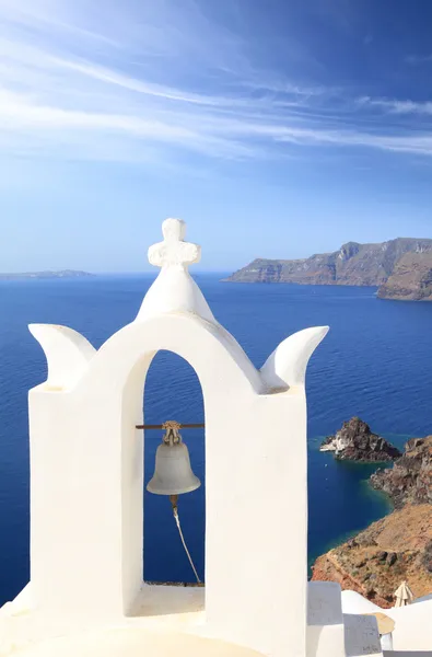 Belfry de igreja clássica de ilha de Santorini na Grécia — Fotografia de Stock