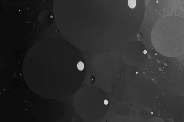 Fondo negro abstracto con burbujas en el agua — Foto de Stock
