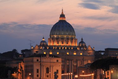 st gece görünümü. Roma'da, İtalya'da peter katedrali