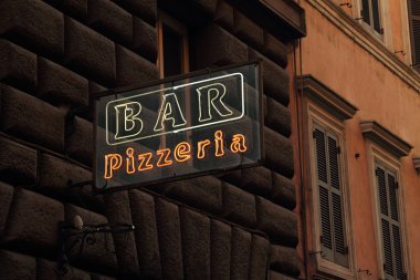Bar ve pizza İtalya'da imzala