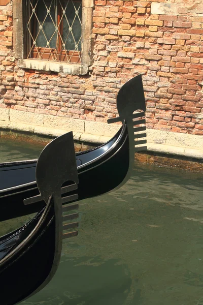 Traditional gondolas in Venice, Italy — Stock Photo, Image