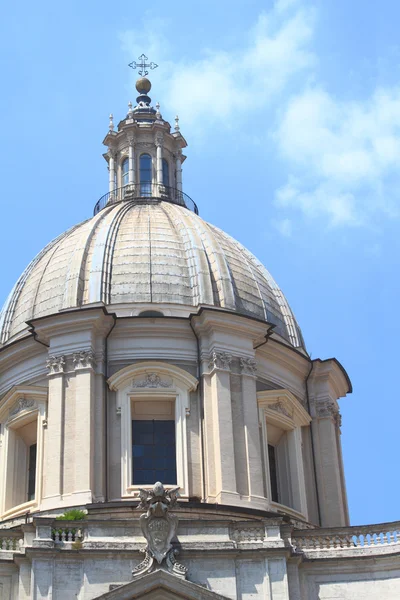 Dome of St. Peter's cathedral in Vatican city — Stock Photo, Image