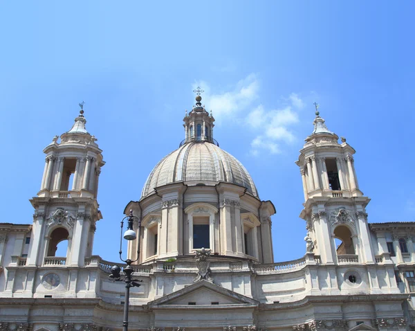 Cúpula da catedral de São Pedro na cidade do Vaticano — Fotografia de Stock