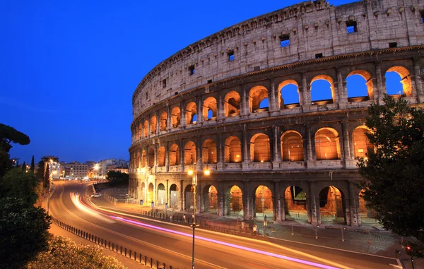 Das Kolosseum bei Nacht, Rom, Italien — Stockfoto