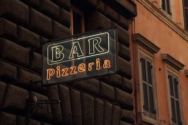 Sinal de bar e pizza na Itália — Fotografia de Stock