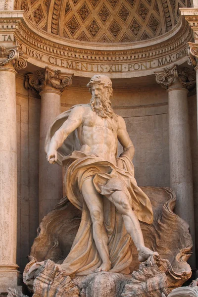 Άγαλμα στη fontana di trevi, Ρώμη, Ιταλία — Φωτογραφία Αρχείου