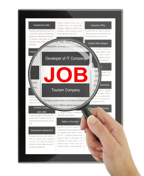 Op zoek naar een baan met een vergrootglas in een digitale tablet — Stockfoto