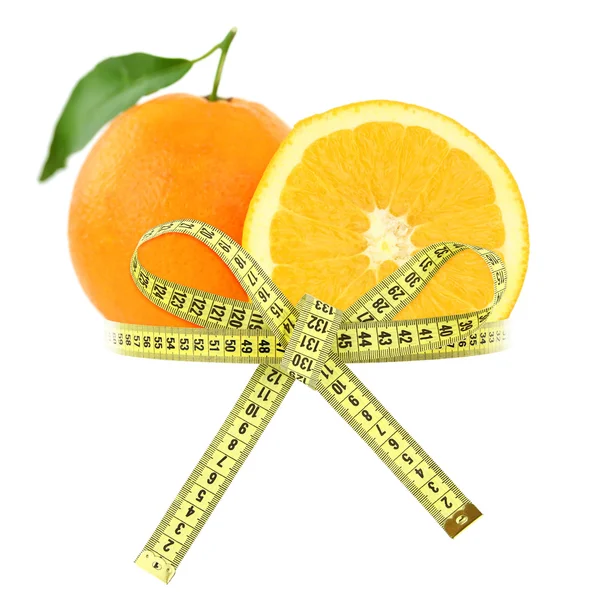 Orange mit Maßband, Diätkonzept — Stockfoto