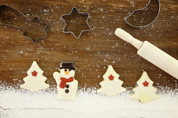 ベーキング小麦粉とクッキー、木製の背景の概念 — ストック写真