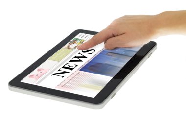 Tablet bilgisayarında el kaydırmalı dijital haber