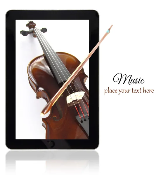 オンライン音楽、白で隔離されるヴァイオリンとタブレット — ストック写真